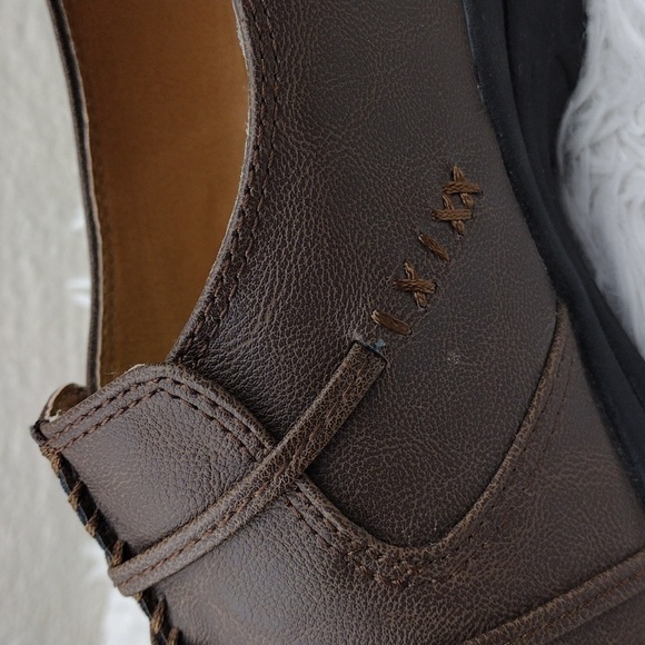 Comfortview Brown Faux Leather Floral Strap Upper Round Toe Low Heel Casual Shoe - Picture 14 of 16